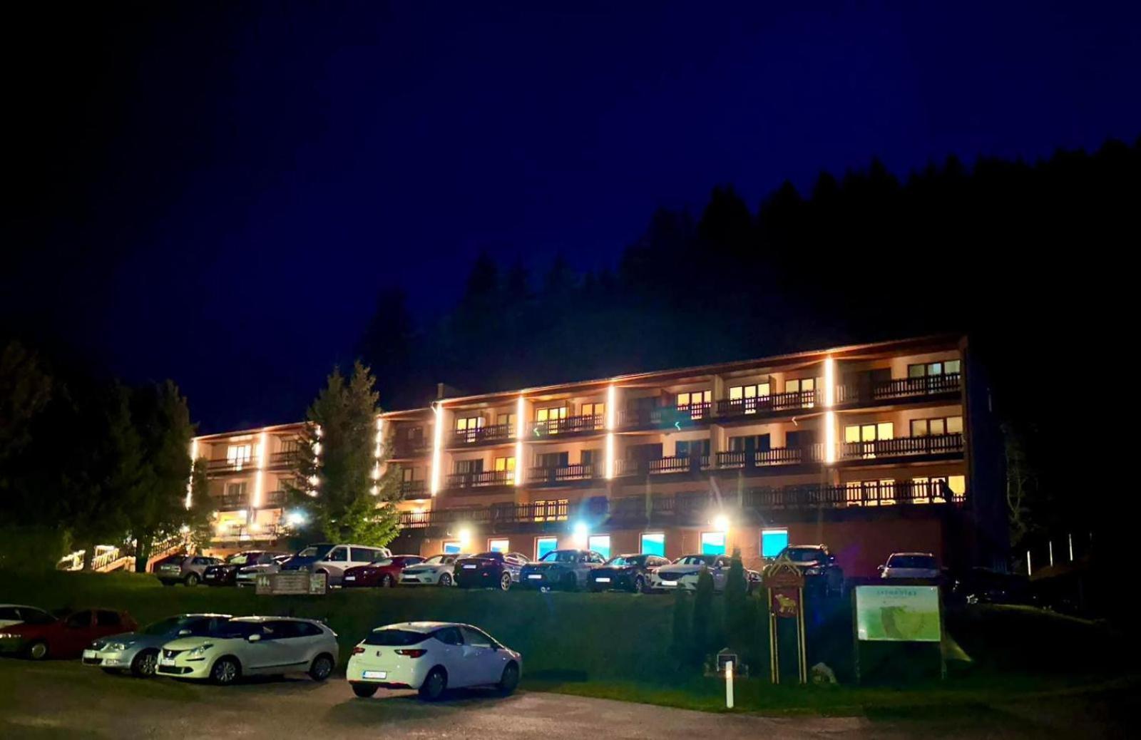 Horsky Hotel Podjavornik Papradno Buitenkant foto
