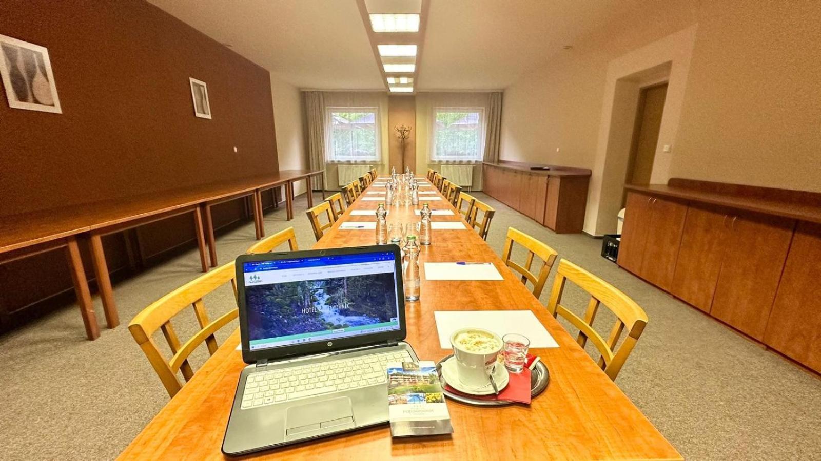 Horsky Hotel Podjavornik Papradno Buitenkant foto