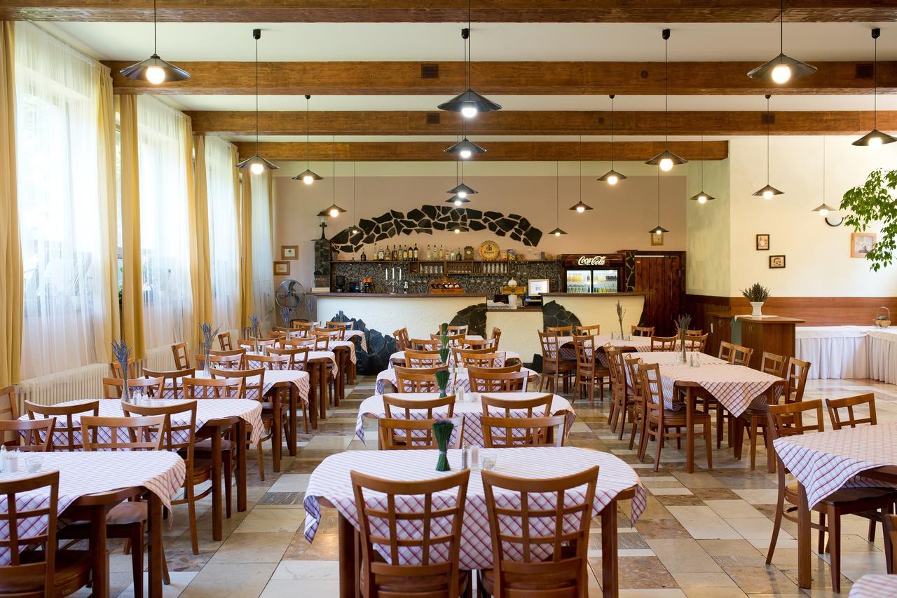 Horsky Hotel Podjavornik Papradno Buitenkant foto